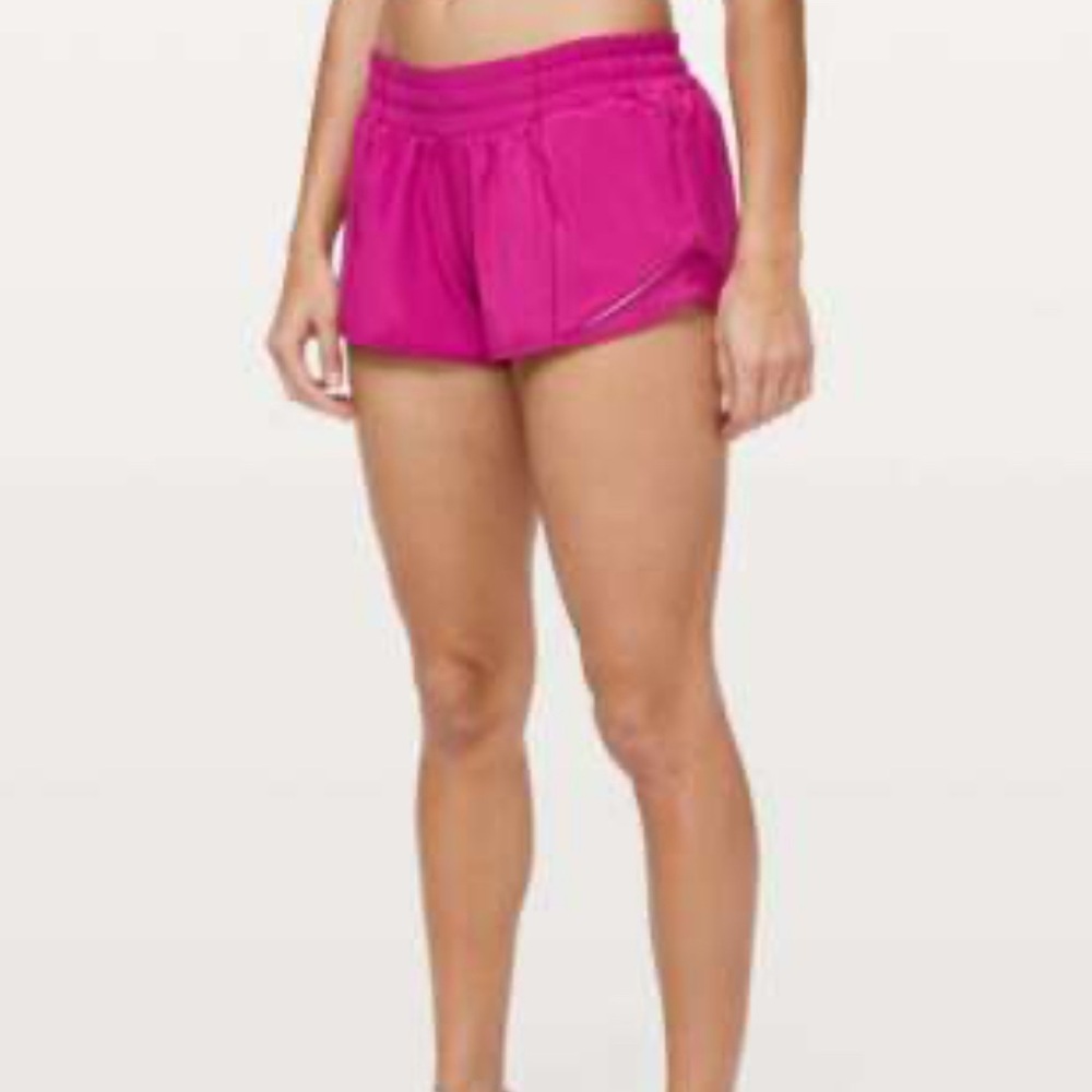 AS NEW SZ 2 lululemon HOTTY HOT SHORT FUSCHIA